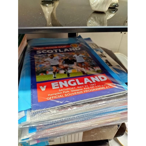 1051 - A good collection of international Football programmes from the 1950's onwards. The home nations, Ch... 