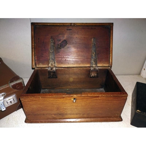 1088 - A small vintage suitcase and two wooden boxes. COLLECT ONLY.