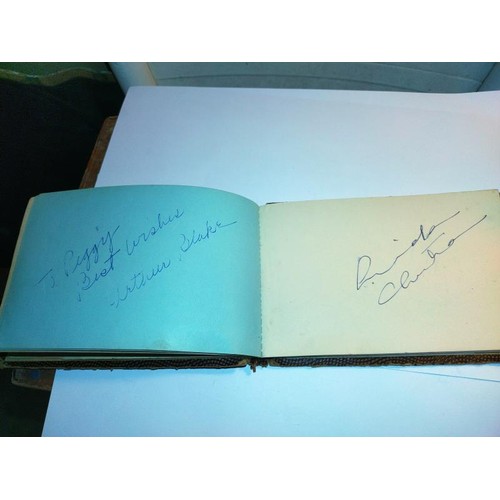 2093 - An excellent autograph book including:
Walt Disney, Buster Keaton, Burt Lancaster, Dinah Shore, Mary... 