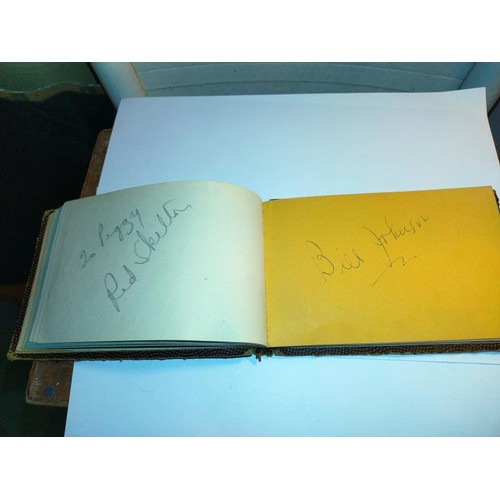 2093 - An excellent autograph book including:
Walt Disney, Buster Keaton, Burt Lancaster, Dinah Shore, Mary... 