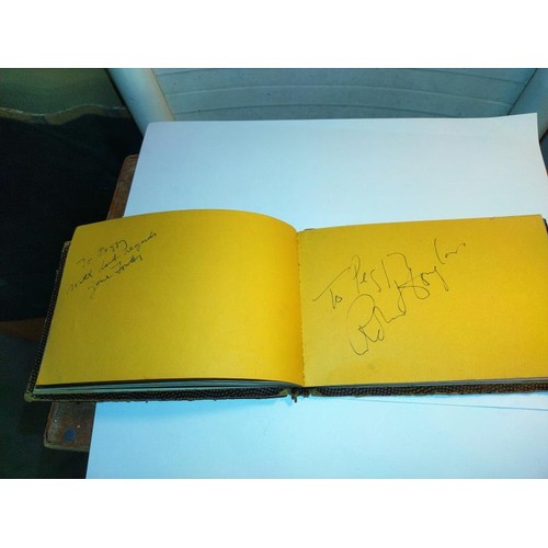 2093 - An excellent autograph book including:
Walt Disney, Buster Keaton, Burt Lancaster, Dinah Shore, Mary... 