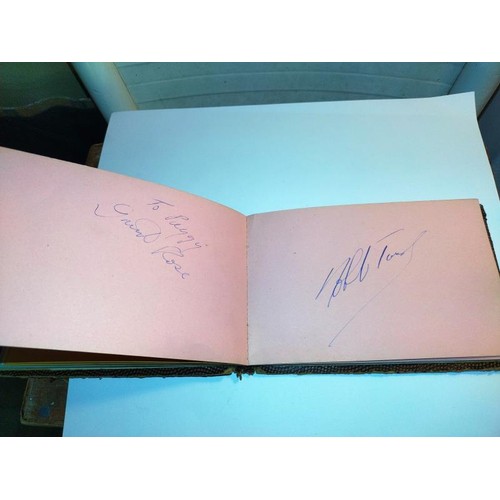 2093 - An excellent autograph book including:
Walt Disney, Buster Keaton, Burt Lancaster, Dinah Shore, Mary... 