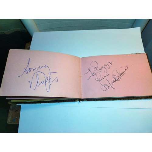 2093 - An excellent autograph book including:
Walt Disney, Buster Keaton, Burt Lancaster, Dinah Shore, Mary... 