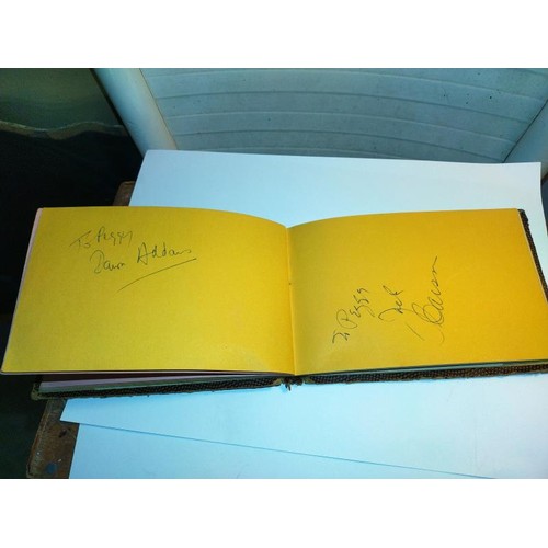 2093 - An excellent autograph book including:
Walt Disney, Buster Keaton, Burt Lancaster, Dinah Shore, Mary... 