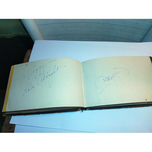 2093 - An excellent autograph book including:
Walt Disney, Buster Keaton, Burt Lancaster, Dinah Shore, Mary... 