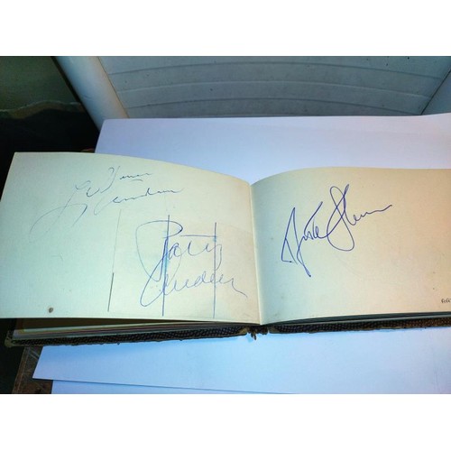 2093 - An excellent autograph book including:
Walt Disney, Buster Keaton, Burt Lancaster, Dinah Shore, Mary... 