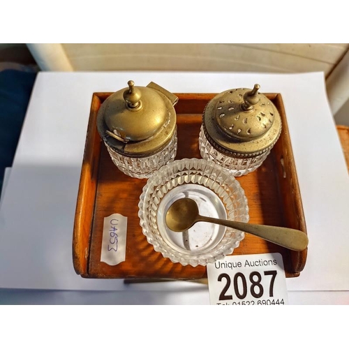 2087 - A novelty Edwardian butler tray cruet set with plated fittings. 11cm x 10cm x Height 9.5cm.