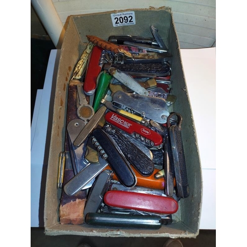 2092 - A good collection of pen knives including MOP and boxed cut throat razor etc.