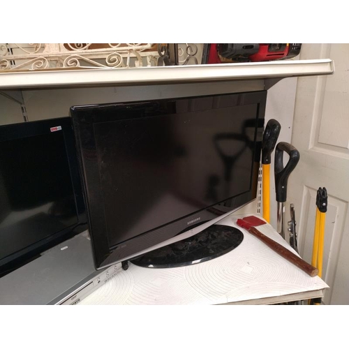 301 - A 26'' Panasonic TV, LG 32