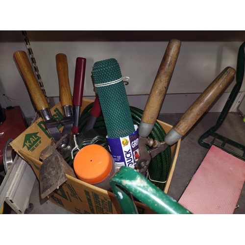 303 - A quantity of garden tools.  COLLECT ONLY.