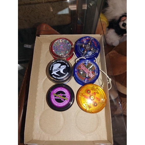 1174 - Six vintage Yoyo's  including Hyper Russell Tornado and Thunderstone etc.