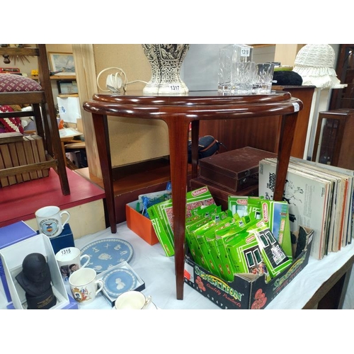 1319 - A round mahogany coffee table. 75cm x 60cm. COLLECT ONLY.