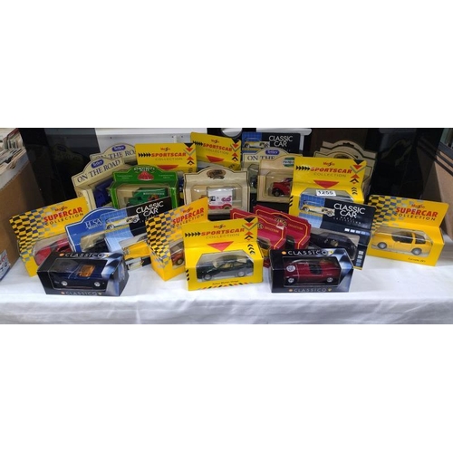 1255 - A mixed lot of boxed Diecast vehicles including Days Gone, Maisto, Classic Cars etc.,