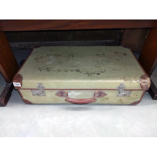 1259 - A vintage suitcase 72cm x 41cm x 20cm.  COLLECT ONLY.