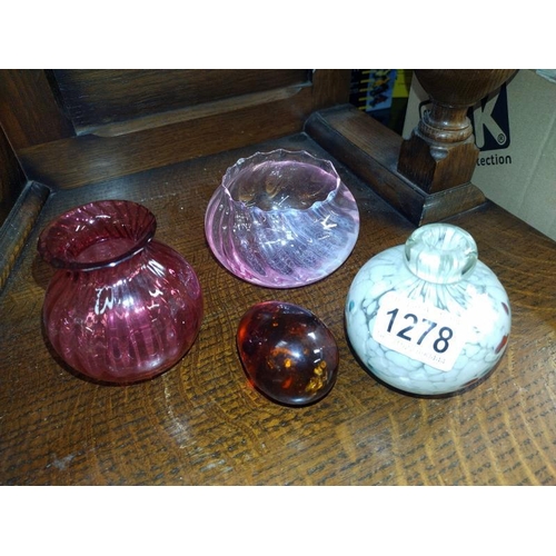 1278 - A quantity of art glass items.