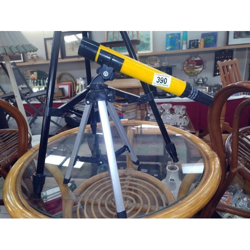 390 - An Edu Science 50-600 and a National Geographic telescope. COLLECT ONLY.