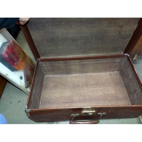 400 - Two vintage suitcases. COLLECT ONLY.