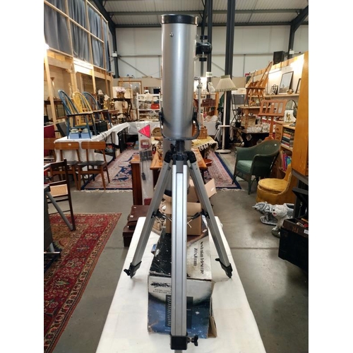 416 - A boxed Newtonian telescope. Leg stability plate missing, completeness unknown, 700 x 76mm. COLLECT ... 