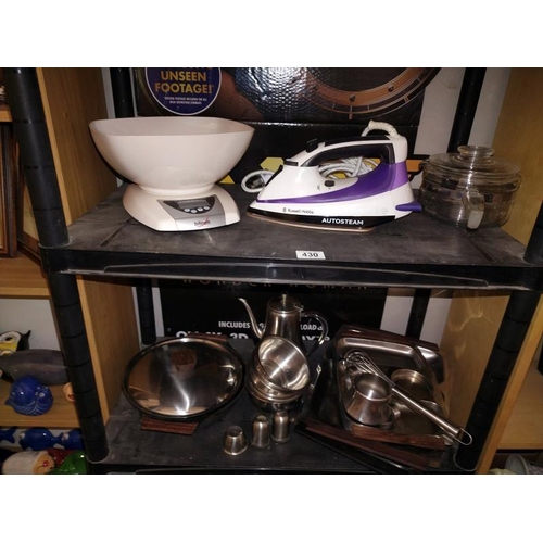 430 - Four shelves of kitchen ware including slow cooker, blenders etc. COLLECT ONLY.