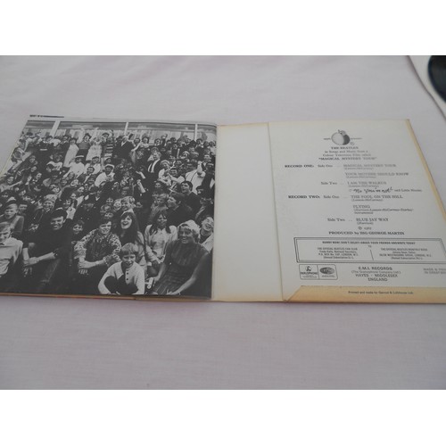 1 - The Beatles – Magical Mystery Tour UK MONO Solid centre Issue. The vinyl and sleeve is in excellent ... 