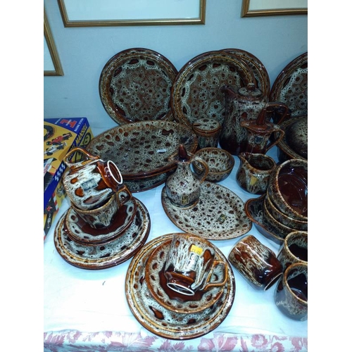 1386 - A large collection of Fosters pottery Cornwall, brown honeycomb dinner service.  COLLECT ONLY.