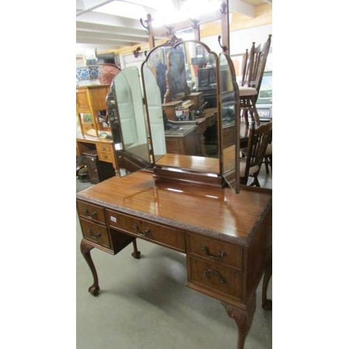 2568 - A mahogany dressing table, COLLECT ONLY.