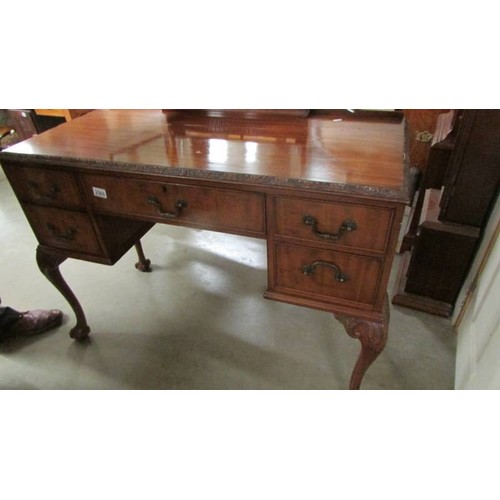 2568 - A mahogany dressing table, COLLECT ONLY.