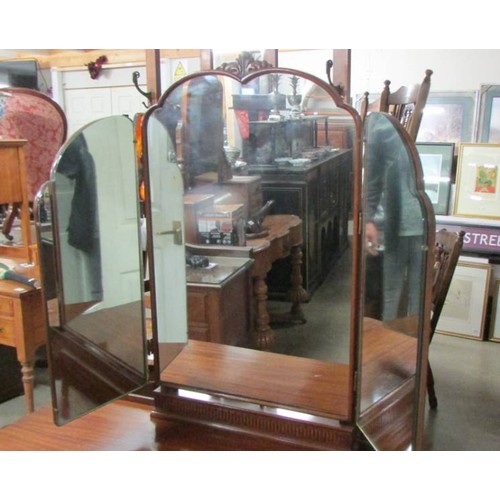 2568 - A mahogany dressing table, COLLECT ONLY.