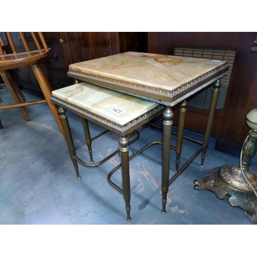 1423 - A nest of two gilded white metal tables with green Onyx top. 42cm x 32cm x Height 42cm. 32cm x 32cm ... 