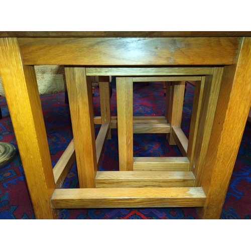 1464 - An oak nest of three tables. Large table 67cm x 53cm x 46cm. COLLECT ONLY.