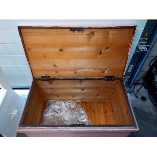 1536 - A 19/20th Century pine tool/blanket box. COLLECT ONLY.