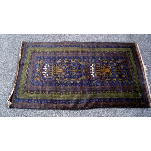 1549 - A Turkish/ Aztec style pattern rug. Length 210cm x 113cm. COLLECT ONLY.