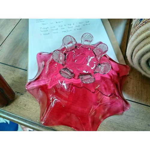 166 - 5 pieces of cranberry glass items, 3 a/f.