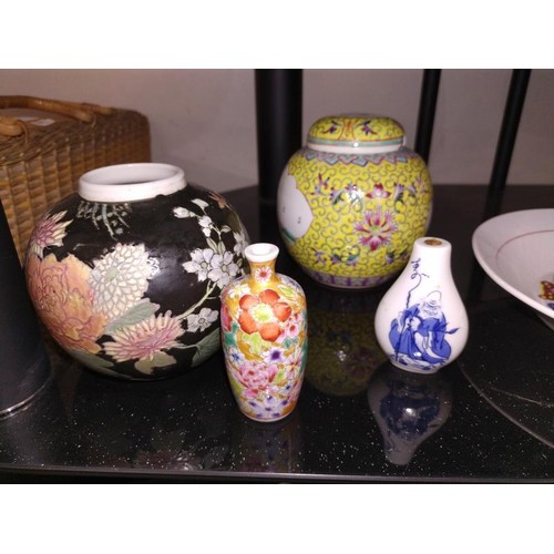 1039 - A quantity of Chinese pottery & perfume bottles etc.