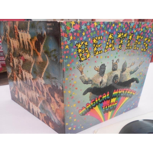 1 - The Beatles – Magical Mystery Tour UK MONO Solid centre Issue. The vinyl and sleeve is in excellent ... 