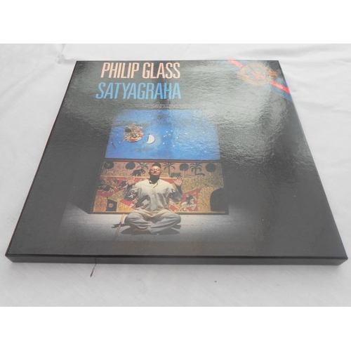 46 - Philip Glass - Satyagrah3 x LP box Set CBS ?– I3M 39672 Made in Holland N/ mint