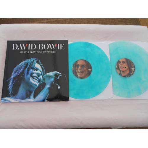 195 - David Bowie - Beatle boy, snowy white Rare double aqua splatter LP in Mint condition Records and sle... 