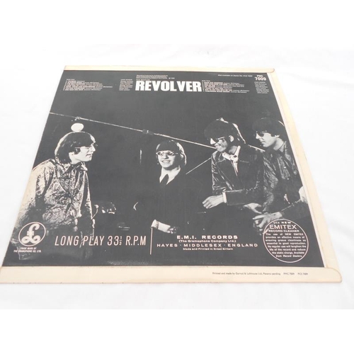 454 - The Beatles - Revolver. UK LP record PMC 7009 XEX 605 - 2 and 606 - 3 VG+/EX