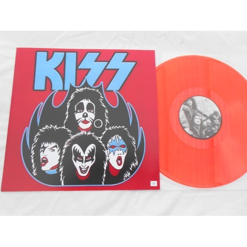 534 - Kiss Collection of 2 x Demo’s and Love Gum Picture disc NM Both vinyls and sleeves are in near mint ... 