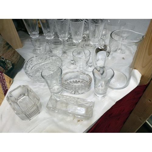 37 - A quantity of glassware