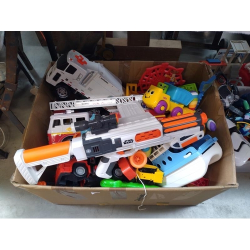 81 - A comprehensive lot of children's toys including Star Wars & Pirate ship etc.