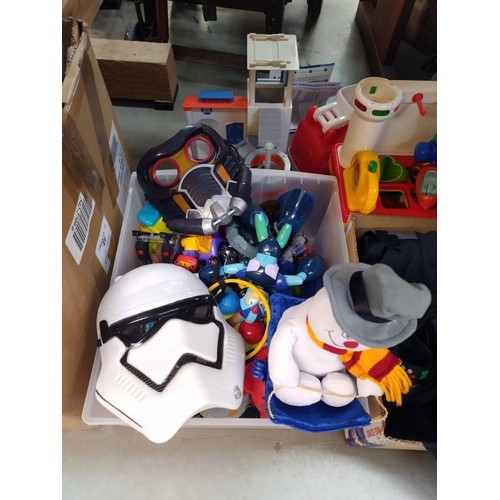 81 - A comprehensive lot of children's toys including Star Wars & Pirate ship etc.