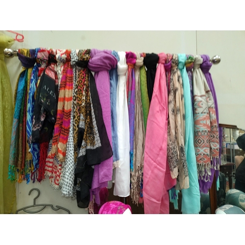 1127 - A good lot of scarves including Cashmere & 3 lots of chiffon (heads not included)