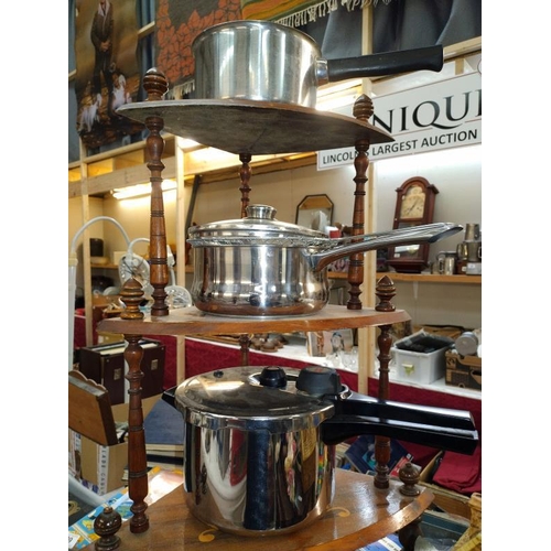 101 - A good mix of new and vintage kitchenalia.