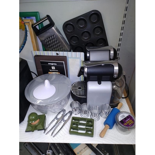 195 - A good lot of electricals including a bread maker