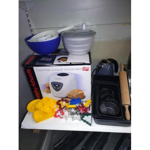 195 - A good lot of electricals including a bread maker