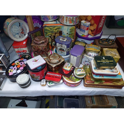 89 - A quantity of collectors tins