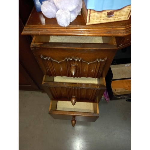 174 - A good 7 drawer chest with 3 mirrors