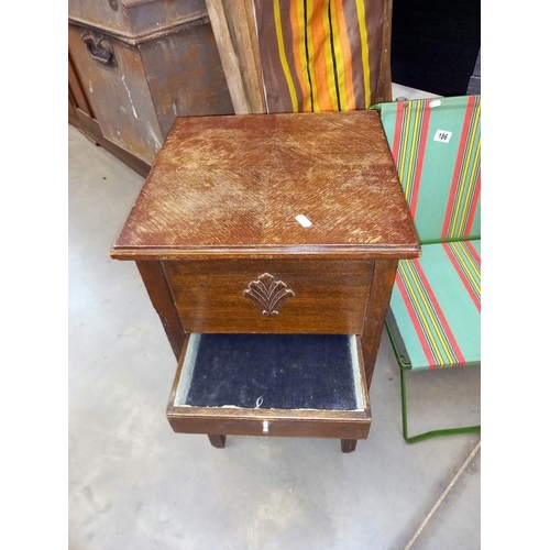 185 - A vintage sewing box