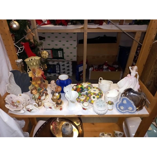 192 - 2 shelves of miscellaneous items including Coalport, Wade, Goebel & Royal Dux A/F